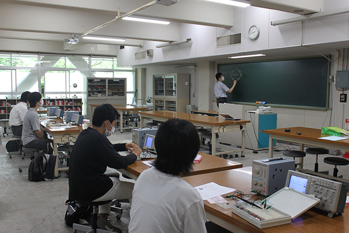 電気電子工学科　画像